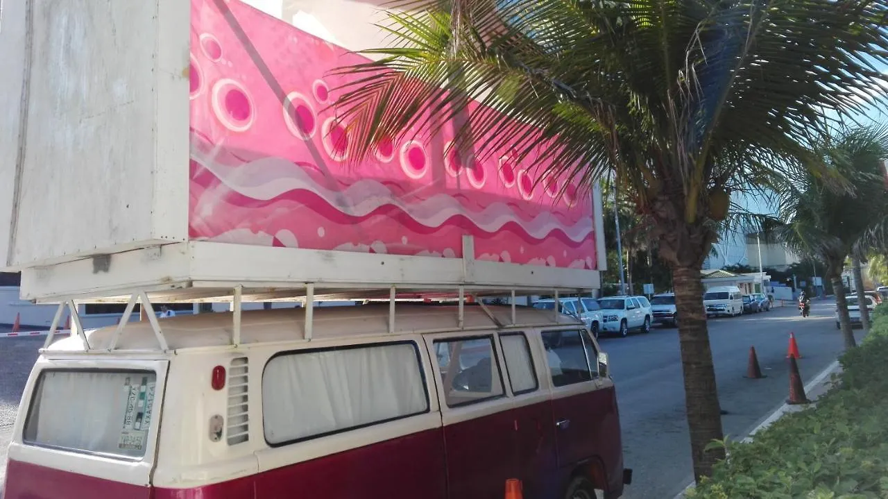 Love hotel Combi Hard Rock Hotel Cancun Mexico